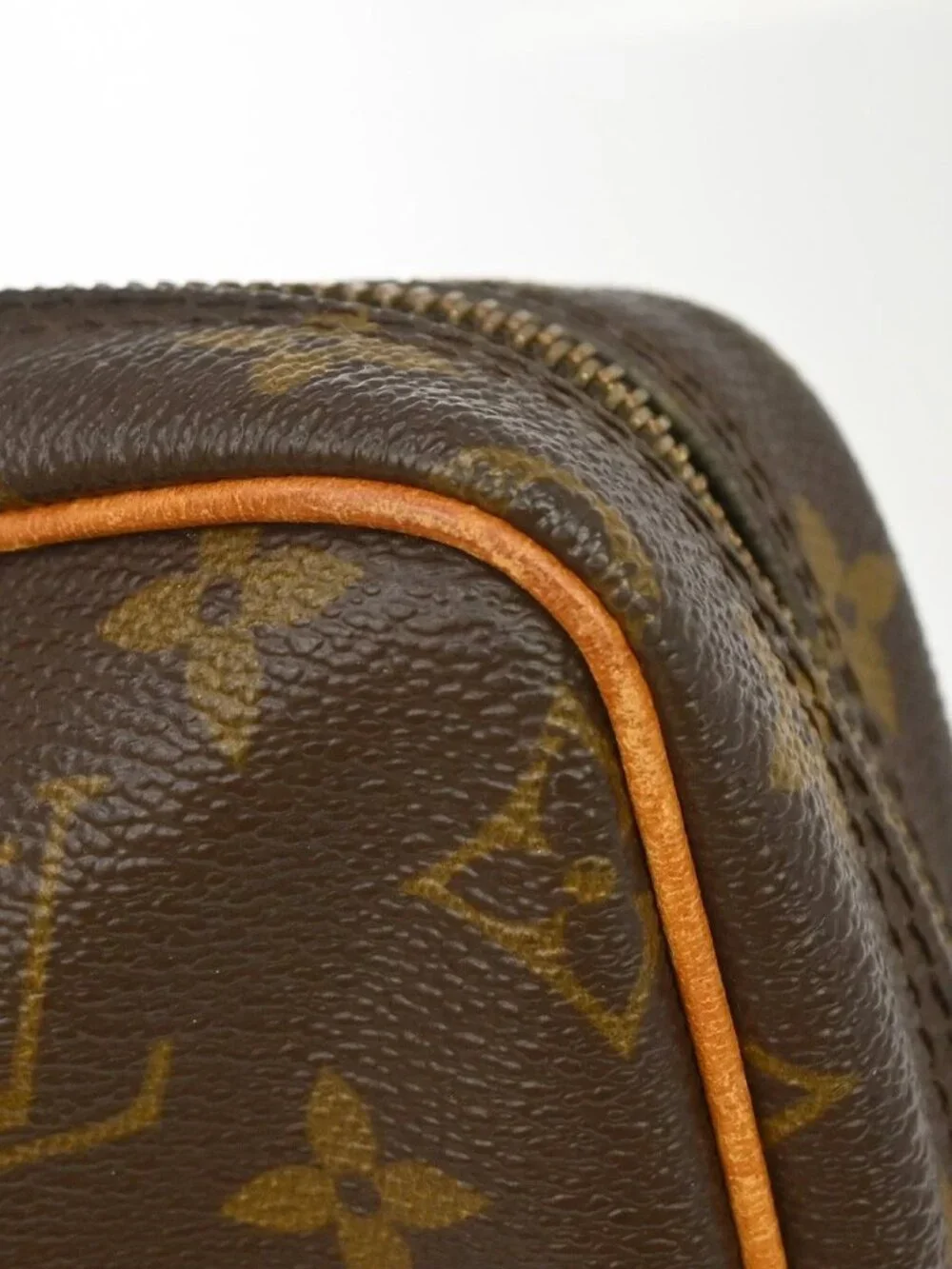 LOUIS VUITTON PORTE DOCUMENTS VOYAGE HANDBAG